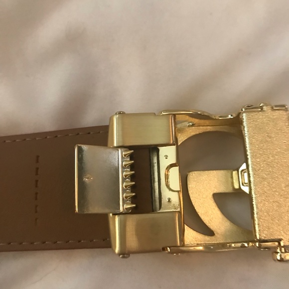 Itiezy fashionable tan belt with gold G buckle. NWOT - Picture 8 of 16